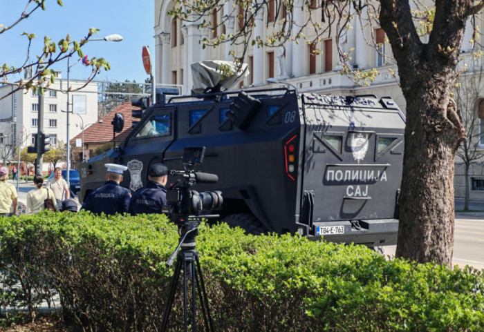(FOTO/VIDEO) Banjalučani očekuju dolazak Trampa Mlađeg: Oklopna vozila na ulicama, bezbednost na visokom nivou