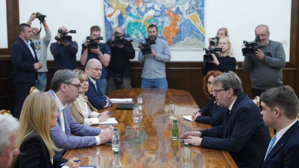 (FOTO) Vučić nastavio konsultacije sa strankama: Sastao se s predstavnicima SPS, DSHV i SDPS