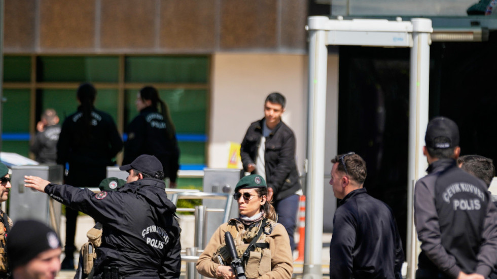 Pucnjava kod izraelskog konzulata u Istanbulu: Ubijena najmanje dva napadača, jedan povređen u razmeni vatre s policijom