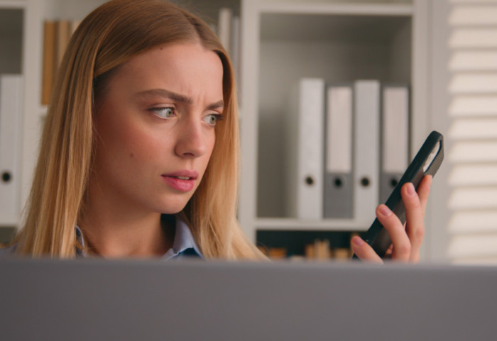 Tražila pomoć da vrati bivšeg dečka, ostala bez velike sume novca: Devojka prevarena preko aplikacije za upoznavanje