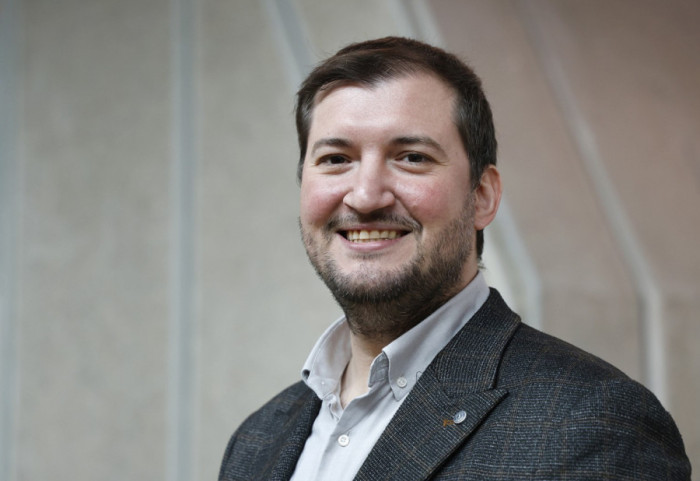 Profesor Fakulteta političkih nauka Milan Krstić gost Sinteze u 21 sat