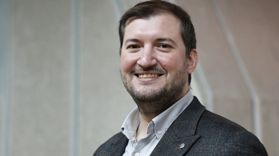 Profesor Fakulteta političkih nauka Milan Krstić gost Sinteze u 21 sat