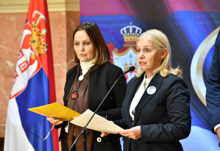 "Zbog konsultacija sa Vučićem": Sonja Pernat i Slavica Radovanović napuštaju poslanički klub "Sloga - Struka"