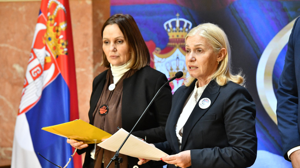 "Zbog konsultacija sa Vučićem": Sonja Pernat i Slavica Radovanović napuštaju poslanički klub "Sloga - Struka"