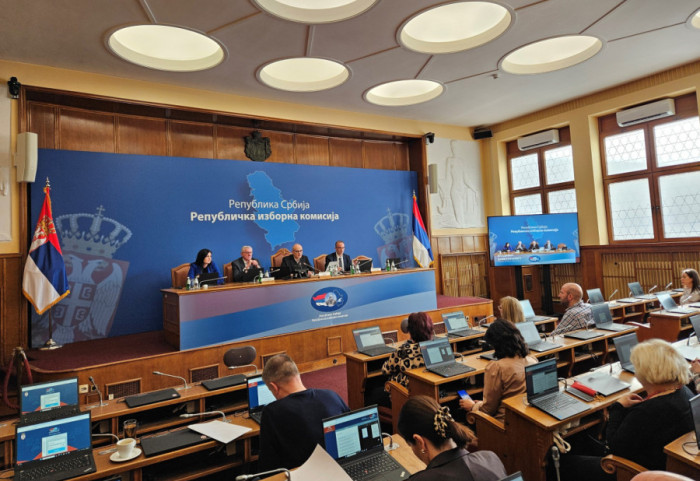 RIK pokrenuo postupak nabavke glasačkih kutija, sprejeva za obeležavanje prsta birača i UV lampi