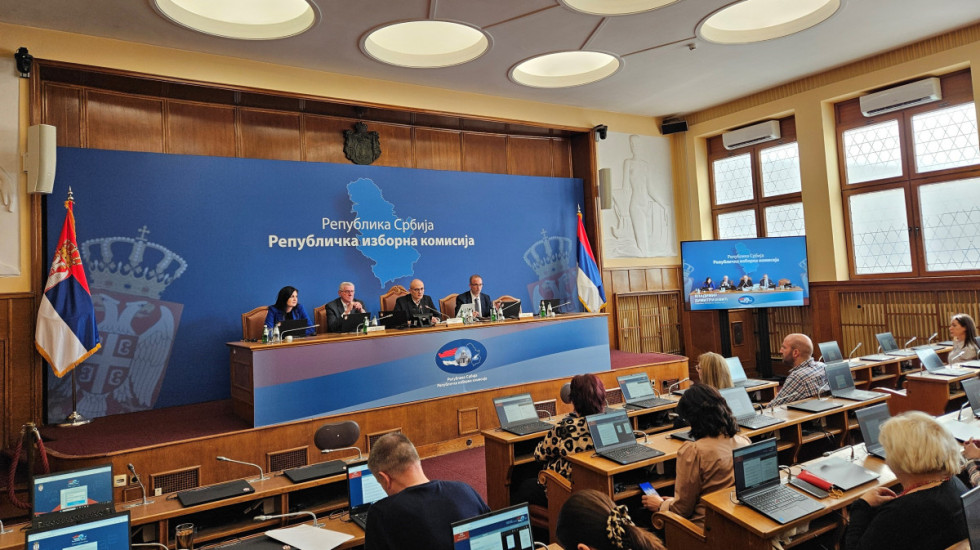 RIK pokrenuo postupak nabavke glasačkih kutija, sprejeva za obeležavanje prsta birača i UV lampi