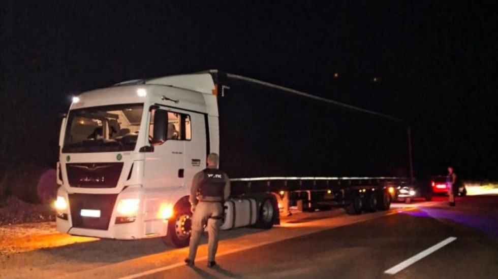 Uhapšen Crnogorac u RS: Prilikom kontrole u blizini granice sa Hrvatskom, u kamionu pronađeno 38 migranata