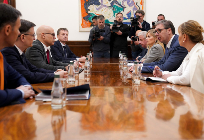 Konsultacije Vučića sa predstavnicima SNS, prethodno se sastao sa predstavnicima Udruženja sindikata Srbije "Sloga"