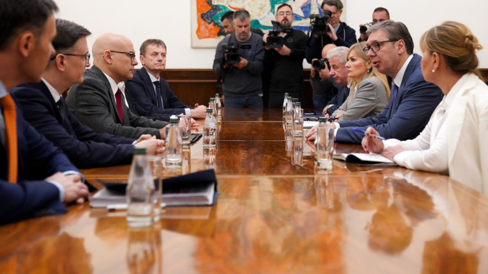 Vučić održao konsultacije sa vrhom SNS, prethodno se sastao sa predstavnicima Udruženja sindikata Srbije "Sloga"