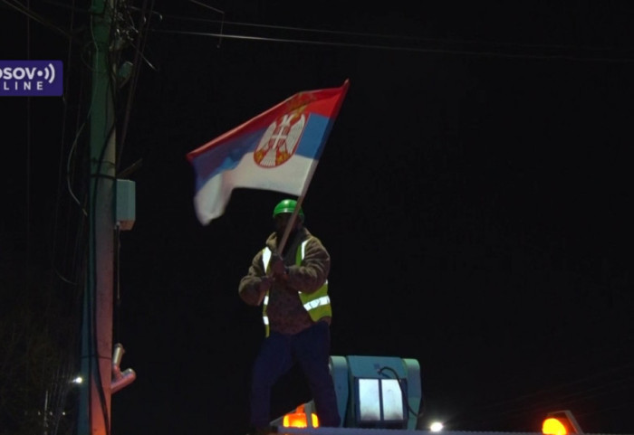 Skinute srpske zastave u Gračanici: "Još jedan pritisak na Srbe, smeta im sve što podseća na njih"