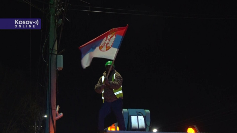 Skinute srpske zastave u Gračanici uoči Vaskrsa: "Još jedan pritisak na Srbe, smeta im sve što podseća na njih"