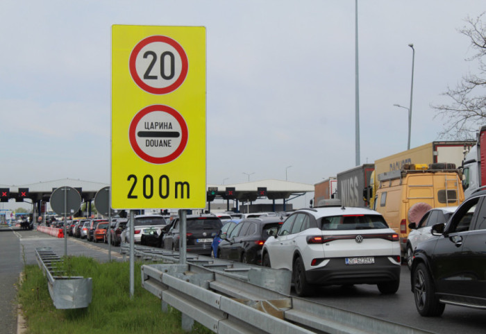 (FOTO) Kilometarska kolona na granici sa Hrvatskom i dugo čekanje: Počela puna primena EES pravila za putnike van EU