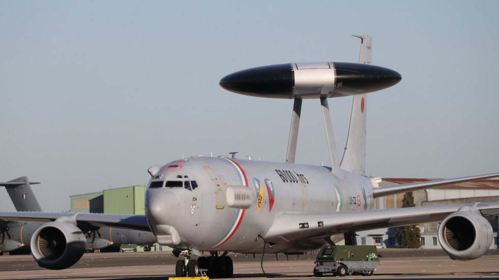 Pao vojni avion u Francuskoj tokom trenažnog leta, povređena dva pilota