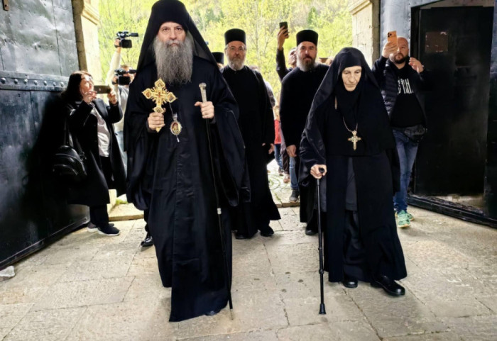 Velika subota na KiM: Patrijarh Porfirije u Pećkoj Patrijaršiji služio Svetu liturgiju