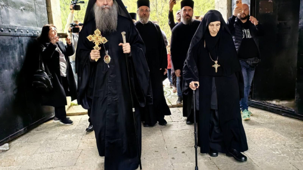 Velika subota na KiM: Patrijarh Porfirije u Pećkoj Patrijaršiji služio Svetu liturgiju