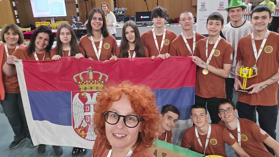 Robot "Džaja" i kragujevački gimnazijalci osvajaju svet: Mladi tim ide na takmičenje u SAD