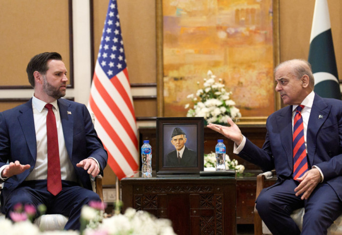 (FOTO) Počela druga runda pregovora SAD i Irana: Pakistan ohrabruje obe strane da prevaziđu razlike radi mira u regionu