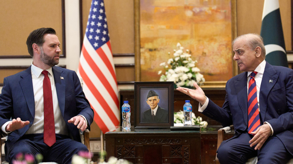 (FOTO) Mirovni pregovori SAD i Irana: Pakistan ohrabruje obe strane da prevaziđu razlike radi mira u regionu