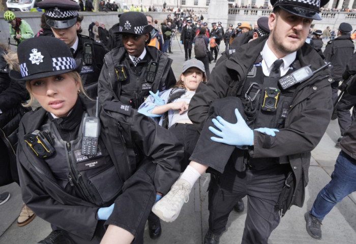 (FOTO) Uhapšeno 212 osoba na protestu u Londonu zbog zabrane organizacije "Palestinska akcija"