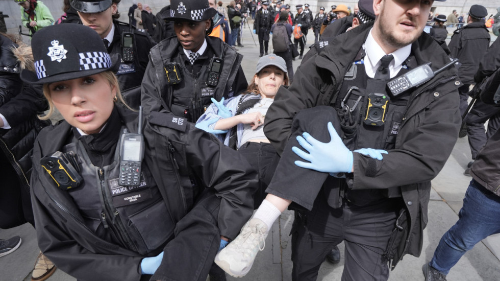 (FOTO) Uhapšeno 212 osoba na protestu u Londonu zbog zabrane organizacije "Palestinska akcija"