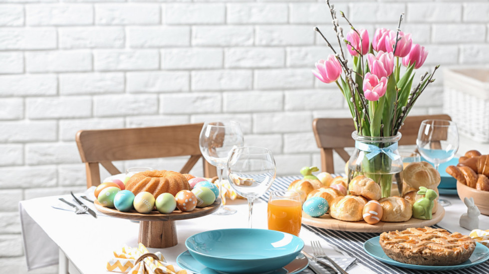 "Nagli prelazak sa posne na mrsnu hranu može da predstavlja": Kako da ne upadnemo u kalorijski šok za prazničnom trpezom