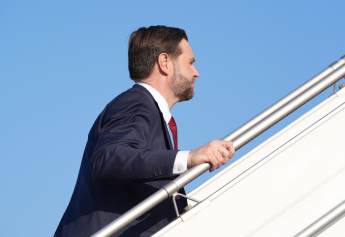 Vens odložio put u Pakistan, ostaje na sastancima u Beloj kući