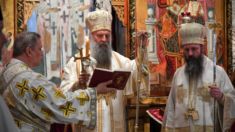 (FOTO) Patrijarh Porfirije služio vaskršnju liturgiju na KiM: Prisustvovao veliki broj vernika