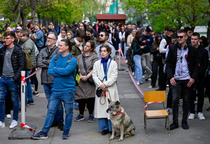 (FOTO) Rekordna izlaznost na izborima u Mađarskoj: Do 15 sati glasalo skoro pet miliona ljudi, u Budimpešti 69,23 odsto