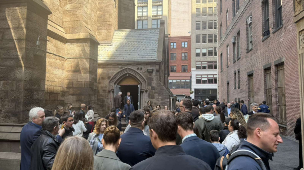 (FOTO/VIDEO) Srpska zajednica u Njujorku neguje korene: Vaskrs okupio našu dijasporu u Hramu Svetog Save