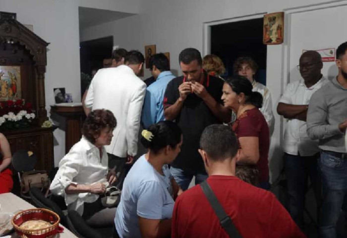 Vaskršnju liturgiju u Kolumbiji uveličalo i krštenje: Novi pravoslavac uzeo ime po patrijarhu Porfiriju