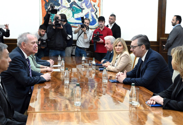 Konsultacije Vučića sa predstavnicima Ruske stranke, JS i ZS: Teme sastanka su vanredni parlamentarni izbori