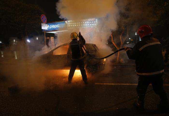 (VIDEO) Požar zahvatio zgradu u Tirani, najmanje 11 osoba povređeno