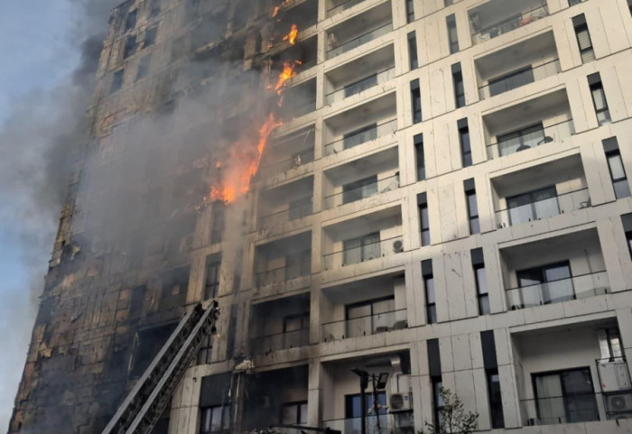 (FOTO i VIDEO) Požar zahvatio zgradu u Tirani, najmanje 11 osoba povređeno