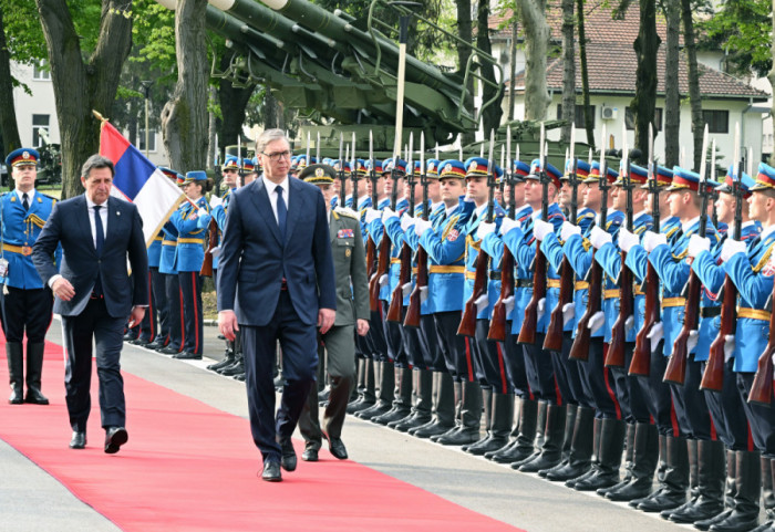 (FOTO) Sastanak Vučića sa najvišim rukovodstvom Ministarstva odbrane i Vojske Srbije