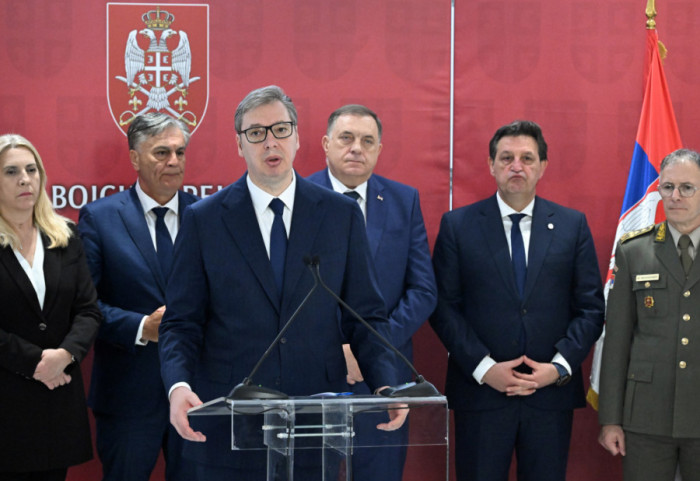 (FOTO) Vučić: Posvetićemo se robotizaciji naše armije, čekaju nas nove narudžbine naoružanja