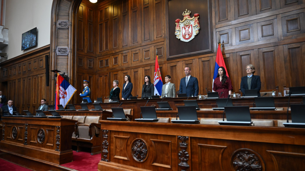 (FOTO) Sednica Skupštine o nepoverenju Vladi odložena za četvrtak nakon što su poslanici vlasti odbili da daju kvorum