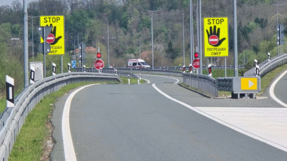 Vozio u suprotnom smeru na auto-putu kod Ljiga, isključen iz saobraćaja posle prijave građana