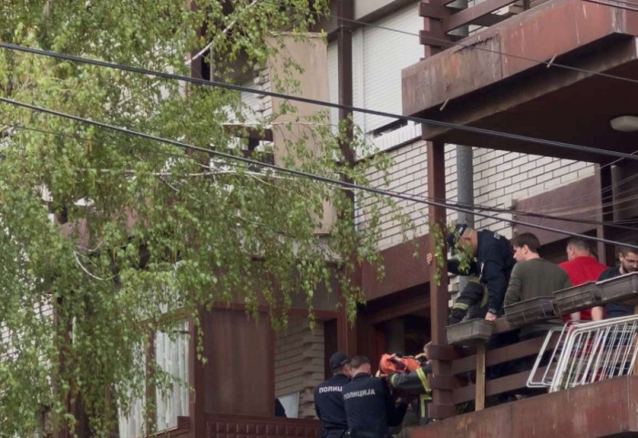 Žena pala sa četvrtog sprata u Novom Pazaru, zadobila teške telesne povrede