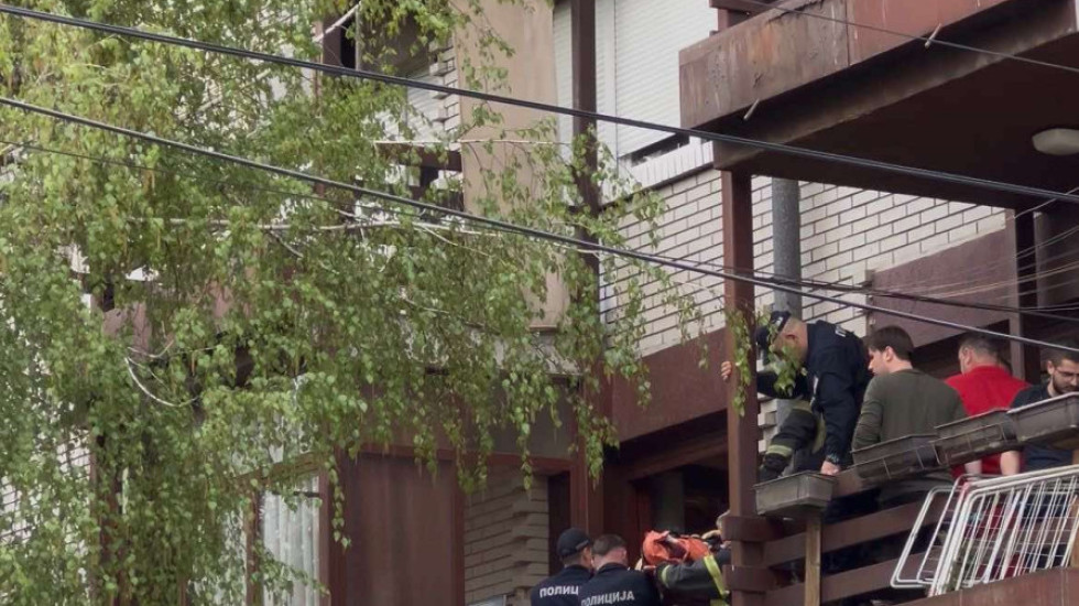 Žena pala sa četvrtog sprata u Novom Pazaru, zadobila teške telesne povrede