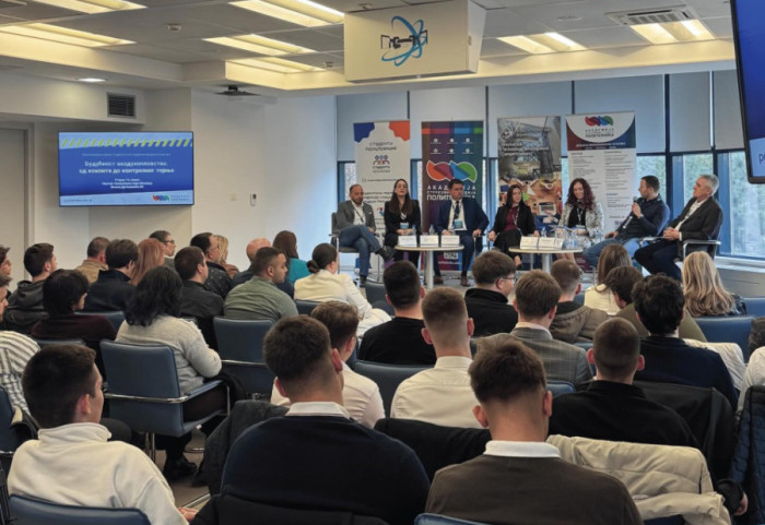 "Učenje tokom cele karijere": Akademija Politehnika organizovala panel-diskusiju za studente vazduhoplovstva