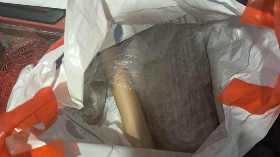 Uhapšeni tokom primopredaje droge: Dvojica mladića iz Iriga "pala" zbog marihuane i kokaina