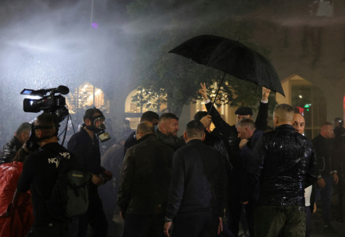 Demonstranti i policija se sukobili na protestu u Tirani: Privedeno više od 20 osoba, zaplenjeni molotovljevi kokteli