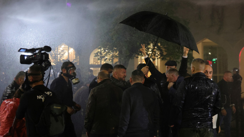 Demonstranti i policija se sukobili na protestu u Tirani: Privedeno više od 20 osoba, zaplenjeni molotovljevi kokteli