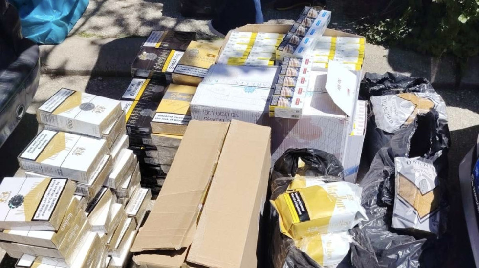 Pronađeno 140 kilograma duvana i 150 bokseva cigareta u opelu: Boranin (36) oštetio budžet za više od milion i po dinara