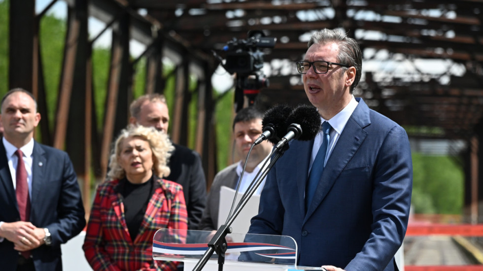(FOTO) Vučić sa otvaranja novog mosta na reci Tamiš: Do Đurđevdana ili neki dan posle znaće se kada će biti izbori
