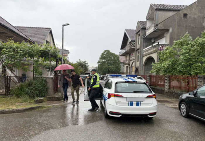 Pronađena tri tela u kući u Podgorici, sumnja se na ubistvo