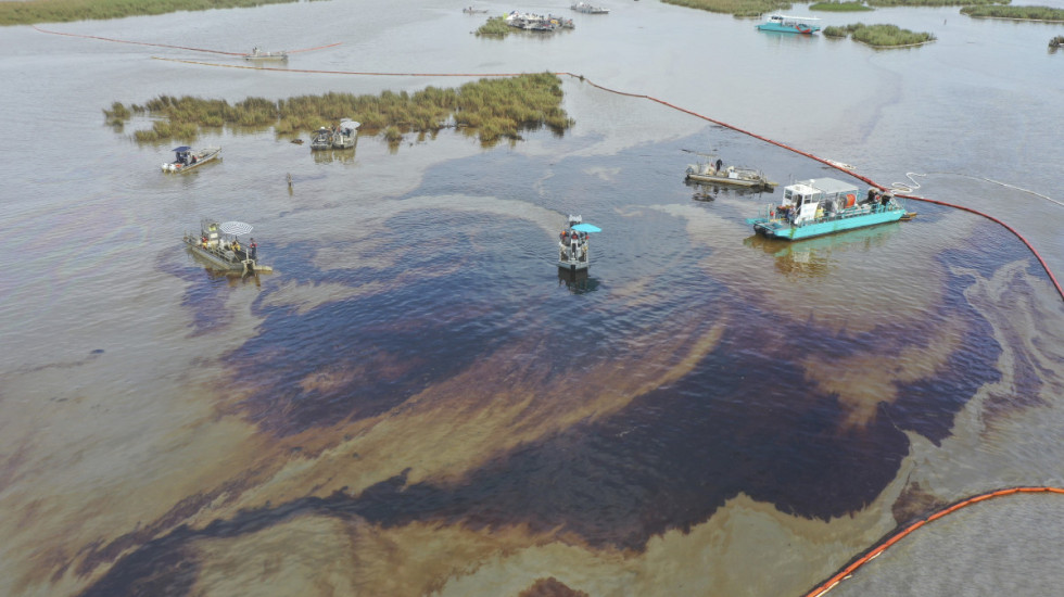 Naftne mrlje nastale tokom rata na Bliskom istoku vidljive iz svemira: Stručnjaci upozoravaju na ekološku katastrofu