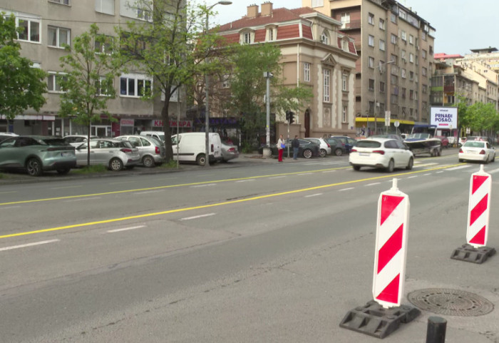 Izmena saobraćaja u Bulevaru despota Stefana: "Putnici zbunjeni, ne znaju gde da čekaju autobus, vozači staju po izboru"