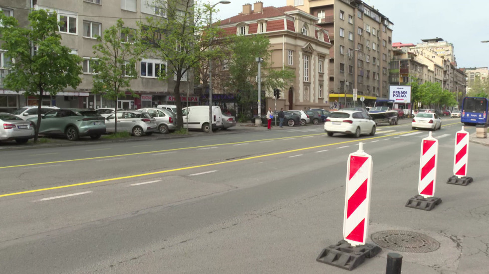 Izmena saobraćaja u Bulevaru despota Stefana: "Putnici zbunjeni, ne znaju gde da čekaju autobus, vozači staju po izboru"