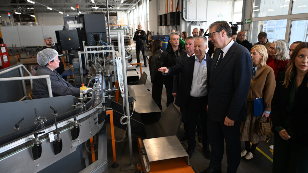 (FOTO) Vučić na otvaranju novog pogona fabrike stakla u Paraćinu: "Zamoliću Vladu da dodatno pomognemo"